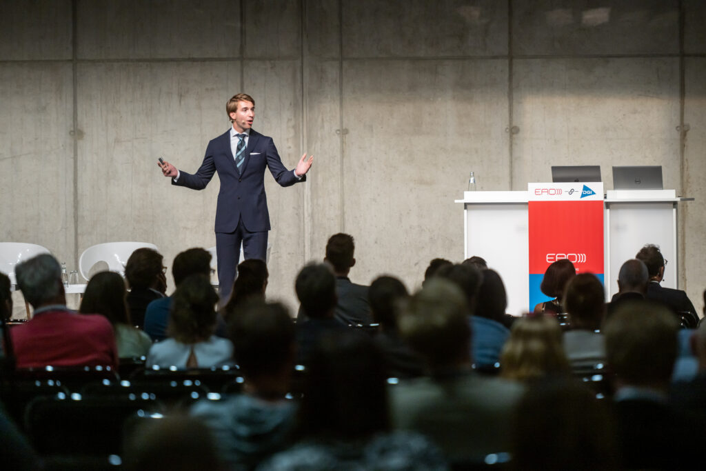 Vincent Donker lectures
